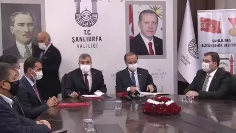 Şanlıurfa'da yaptırılacak 8 fabrika için protokol imzalandı Şanlıurfa'da yaptırılacak 8 fabrika için protokol imzalandı