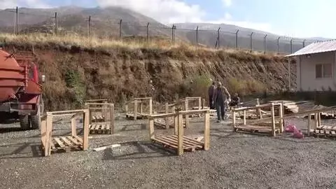 Şemdinli Belediyesi sokak hayvanları için 150 kulübe yaptı Şemdinli Belediyesi sokak hayvanları için 150 kulübe yaptı