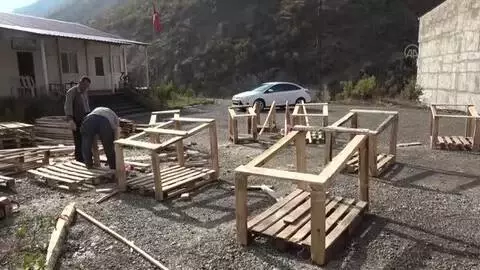 Şemdinli Belediyesi sokak hayvanları için 150 kulübe yaptı Şemdinli Belediyesi sokak hayvanları için 150 kulübe yaptı