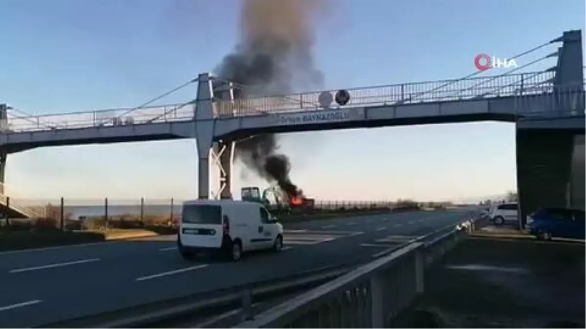 Seyir halindeki kamyon alev alev yandı
