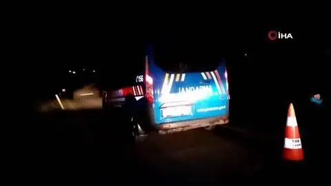 Tekirdağ'da sır gibi olay... Yol ortasına terk edilen iş makinesinde kurşun izlerine rastlandı Tekirdağ'da sır gibi olay... Yol ortasına terk edilen iş makinesinde kurşun izlerine rastlandı