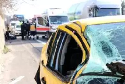TEM'de 3 araç çarpıştı: 1 yaralı TEM'de 3 araç çarpıştı: 1 yaralı