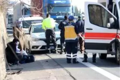 TEM'de 3 araç çarpıştı: 1 yaralı TEM'de 3 araç çarpıştı: 1 yaralı