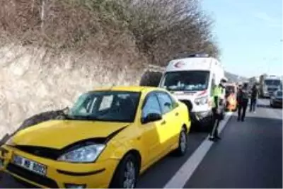 TEM'de 3 araç çarpıştı: 1 yaralı TEM'de 3 araç çarpıştı: 1 yaralı