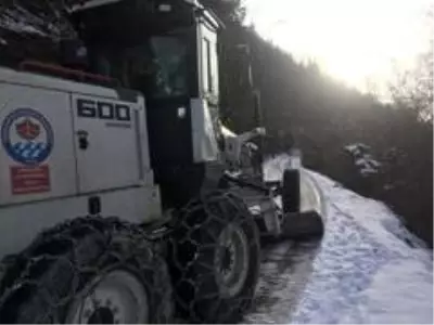 Trabzon'da kar nedeniyle kapanan mahalle yollarının tümü açıldı Trabzon'da kar nedeniyle kapanan mahalle yollarının tümü açıldı