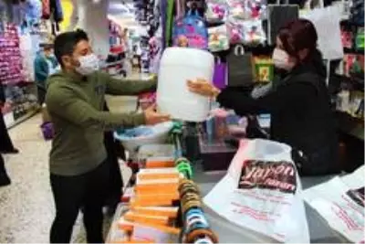 48 saatlik su kesintisinin yaşanacağı Kocaeli'de bidon satışları patladı 48 saatlik su kesintisinin yaşanacağı Kocaeli'de bidon satışları patladı