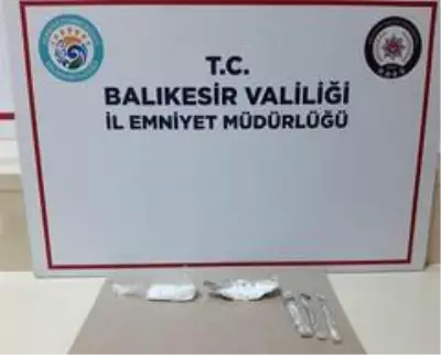 Son Dakika | Balıkesir'de 8 kişiye uyuşturucu operasyonu; 2 kişi tutuklandı Son Dakika | Balıkesir'de 8 kişiye uyuşturucu operasyonu; 2 kişi tutuklandı