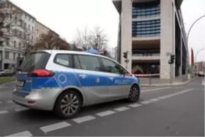 - Berlin polisi silahlı çatışmaya karışanların izini sürüyor - Berlin polisi silahlı çatışmaya karışanların izini sürüyor