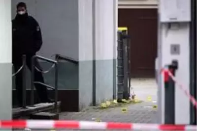 - Berlin polisi silahlı çatışmaya karışanların izini sürüyor - Berlin polisi silahlı çatışmaya karışanların izini sürüyor