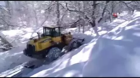 Beytüşşebap'ta karla mücadele çalışmaları devam ediyor Beytüşşebap'ta karla mücadele çalışmaları devam ediyor