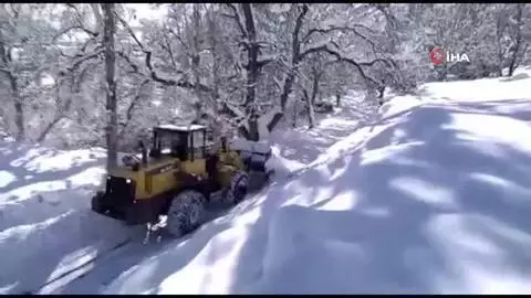 Beytüşşebap'ta karla mücadele çalışmaları devam ediyor Beytüşşebap'ta karla mücadele çalışmaları devam ediyor