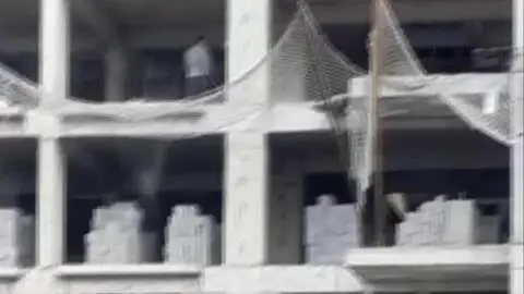 Son dakika 3. sayfa: Çalıştığı inşaatın 9. katından düşen işçi hayatını kaybetti Son dakika 3. sayfa: Çalıştığı inşaatın 9. katından düşen işçi hayatını kaybetti