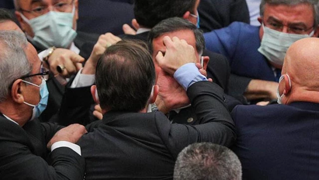 CHP'li Engin Özkoç'un sözleri ortalığı karıştırdı! Meclis'te yılın son oturumunda yumruklu kavga