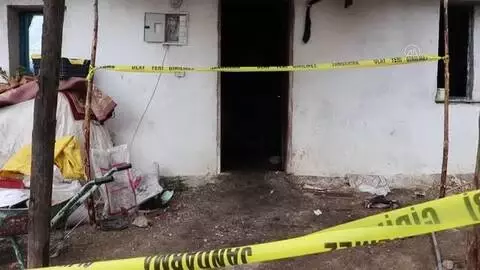 Evde çıkan yangında 2 yaşındaki çocuk öldü Evde çıkan yangında 2 yaşındaki çocuk öldü