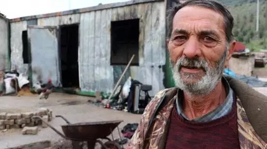 Evi ile birlikte biriktirdiği kefen parası da yanan vatandaşın gözyaşları yürekleri dağladı Evi ile birlikte biriktirdiği kefen parası da yanan vatandaşın gözyaşları yürekleri dağladı
