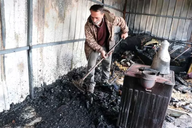 Evi ile birlikte biriktirdiği kefen parası da yanan vatandaşın gözyaşları yürekleri dağladı Evi ile birlikte biriktirdiği kefen parası da yanan vatandaşın gözyaşları yürekleri dağladı