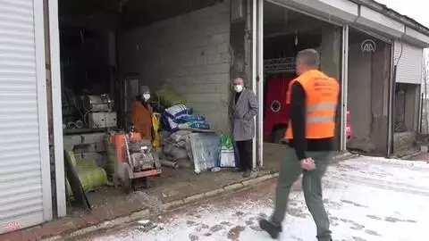 HAKKARİ -Almanya'dan gelip Şemdinli'deki sokak hayvanlarına 'anne şefkatiyle' bakıyor HAKKARİ -Almanya'dan gelip Şemdinli'deki sokak hayvanlarına 'anne şefkatiyle' bakıyor