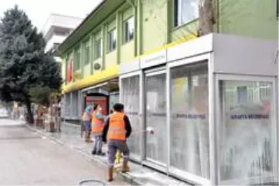 Isparta'da caddeler dezenfektanlı su ile yıkandı