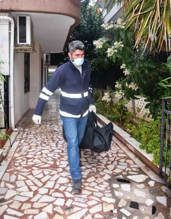 Kırgız kadın, birlikte yaşadığı sevgilisinin evinde ölü bulundu: Ayağı soğuktu, üzerini örttüm Kırgız kadın, birlikte yaşadığı sevgilisinin evinde ölü bulundu: Ayağı soğuktu, üzerini örttüm