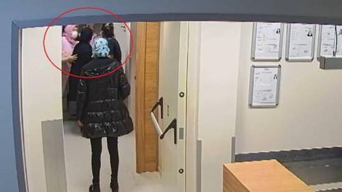 Korona nedeniyle emzirme odasına birlikte alınmayan anne-kız, hemşireye saldırdı