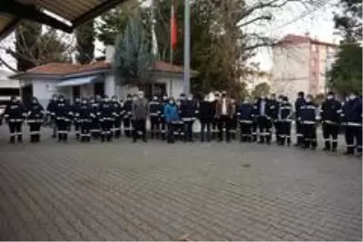 MHP Karesi, temizlik personellerini unutmadı MHP Karesi, temizlik personellerini unutmadı