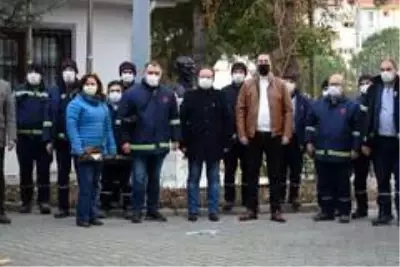 MHP Karesi, temizlik personellerini unutmadı MHP Karesi, temizlik personellerini unutmadı