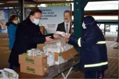 MHP Karesi, temizlik personellerini unutmadı MHP Karesi, temizlik personellerini unutmadı