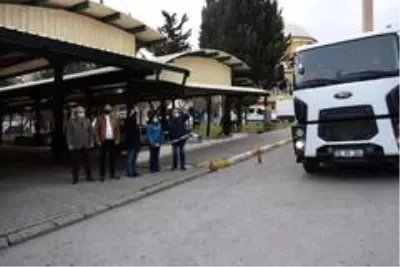 MHP Karesi, temizlik personellerini unutmadı MHP Karesi, temizlik personellerini unutmadı