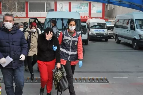 Kadınlara silah zoruyla fuhuş yaptıran çete çökertildi! Müşterilere katalog göndermişler Kadınlara silah zoruyla fuhuş yaptıran çete çökertildi! Müşterilere katalog göndermişler