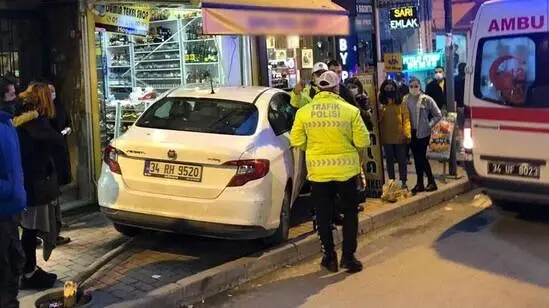 Şişli'de dükkana dalan araç dehşeti yaşattı! O anlar kamerada Şişli'de dükkana dalan araç dehşeti yaşattı! O anlar kamerada