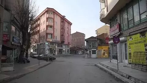 Son dakika! Cadde ve sokaklar boş kaldı Son dakika! Cadde ve sokaklar boş kaldı