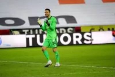 Galatasaray, Trabzonspor'u 2-0 mağlup etti Galatasaray, Trabzonspor'u 2-0 mağlup etti