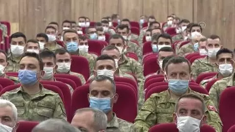 Akar: 'Katil Hafter ve destekçileri bilmelidirler ki, Türk unsurlarına herhangi bir saldırı girişiminde her yerde meşru hedef olarak görüleceklerdir' Akar: 'Katil Hafter ve destekçileri bilmelidirler ki, Türk unsurlarına herhangi bir saldırı girişiminde her yerde meşru hedef olarak görüleceklerdir'
