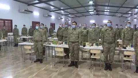 Akar ve TSK komuta kademesi Libya'daki Mehmetçik ile bir araya geldi Akar ve TSK komuta kademesi Libya'daki Mehmetçik ile bir araya geldi