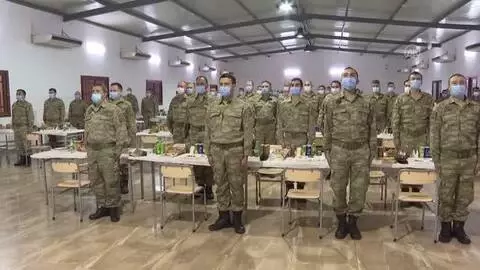 Akar ve TSK komuta kademesi Libya'daki Mehmetçik ile bir araya geldi Akar ve TSK komuta kademesi Libya'daki Mehmetçik ile bir araya geldi