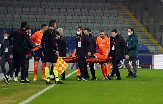 Acı içinde oyundan çıkmak zorunda kalan Skrtel'in aşil tendonu koptu Acı içinde oyundan çıkmak zorunda kalan Skrtel'in aşil tendonu koptu
