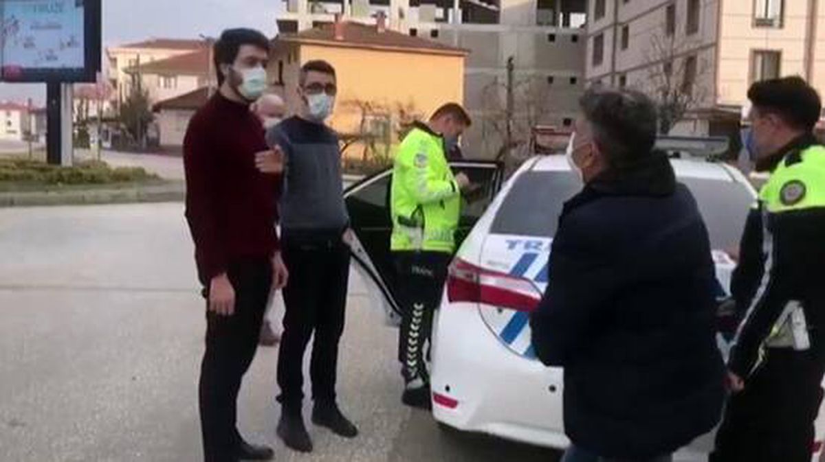 'Benim vergimle maaş alıyorsunuz' diyen kişiye, Emniyet Müdür Yardımcısı'ndan tepki: Al vergini de git!