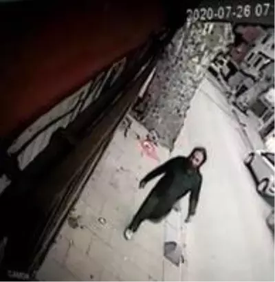 Son dakika haberleri! Beykoz'da Azerbaycan ve Türk bayraklarına çirkin saldırı kamerada Son dakika haberleri! Beykoz'da Azerbaycan ve Türk bayraklarına çirkin saldırı kamerada