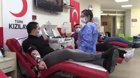 Ege'de kan ve plazma bağışı, sokağa çıkma kısıtlamasında da devam etti Ege'de kan ve plazma bağışı, sokağa çıkma kısıtlamasında da devam etti