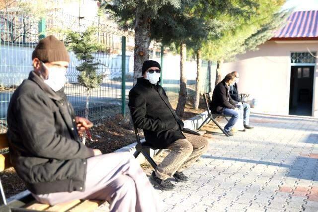 Elazığlılar yaşadıkları korkuyu anlattı: Büyük bir şiddetle sarsıldık ve binalarda büyük gürültüler oluştu