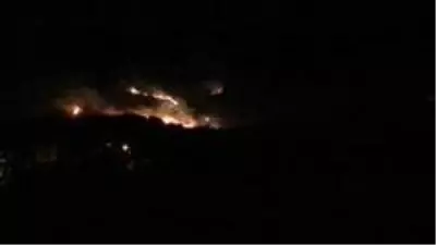 Hatay'da çıkan yangını söndürme çalışmaları sürüyor Hatay'da çıkan yangını söndürme çalışmaları sürüyor