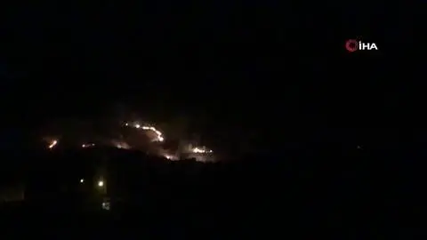 Hatay'da çıkan yangını söndürme çalışmaları sürüyor Hatay'da çıkan yangını söndürme çalışmaları sürüyor