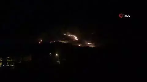 Hatay'da çıkan yangını söndürme çalışmaları sürüyor Hatay'da çıkan yangını söndürme çalışmaları sürüyor