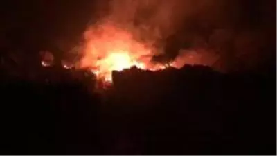 Hatay'da çıkan yangın 6 saat sonra söndürüldü soğutma yapılıyor Hatay'da çıkan yangın 6 saat sonra söndürüldü soğutma yapılıyor