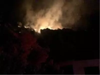 Hatay'da çıkan yangın 6 saat sonra söndürüldü soğutma yapılıyor Hatay'da çıkan yangın 6 saat sonra söndürüldü soğutma yapılıyor