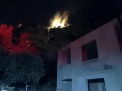 Hatay'da çıkan yangını söndürme çalışmaları sürüyor Hatay'da çıkan yangını söndürme çalışmaları sürüyor