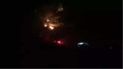 Hatay'da çıkan yangını söndürme çalışmaları sürüyor Hatay'da çıkan yangını söndürme çalışmaları sürüyor