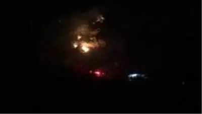 Hatay'da çıkan yangını söndürme çalışmaları sürüyor Hatay'da çıkan yangını söndürme çalışmaları sürüyor