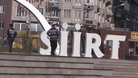 İHH'dan güvenlik güçlerine çikolata ikramı İHH'dan güvenlik güçlerine çikolata ikramı