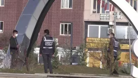 İHH'dan güvenlik güçlerine çikolata ikramı İHH'dan güvenlik güçlerine çikolata ikramı